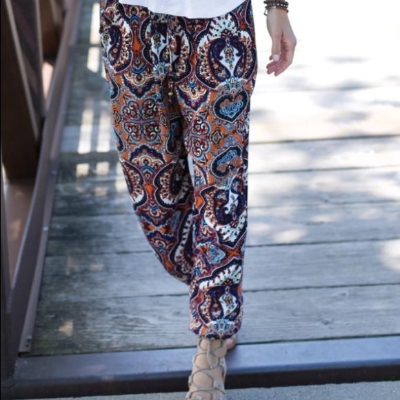 Evereve Pants - Evereve Braeve Seville Paisley Jogger Pant